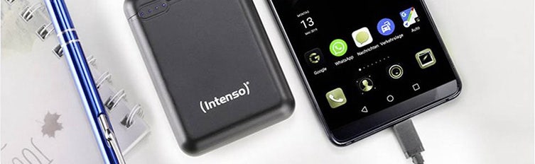 Powerbank laad &eacute;&eacute;n smartphone op.