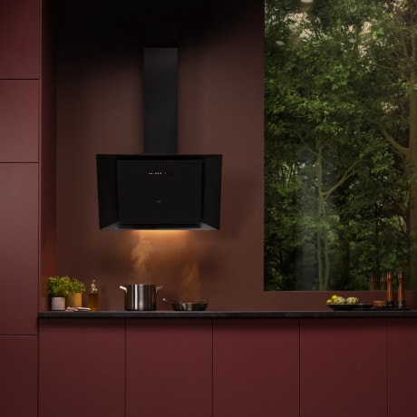 Afzuigkap boven kookplaat van AEG